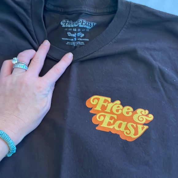 Free & Easy Unisex long sleeve T-shirt brown, size large, brand new / never worn - Picture 4 of 9